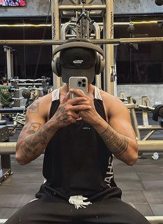 Fourhand - Male escort in Bali Photo 3 of 6