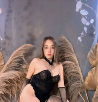 Foxyflirt28 - masseuse in Manila Photo 2 of 5