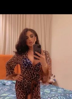 Fr7 - Transsexual adult performer in Riyadh Photo 5 of 8