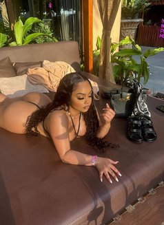 Francesca - puta in Dubai Photo 5 of 7