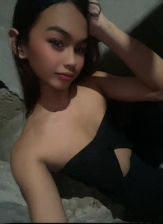 Franchesca - puta in Makati City Photo 3 of 5