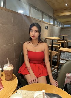 Francine Cums - escort in Manila Photo 2 of 5