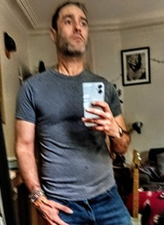 Frank - Male escort in Paris Photo 1 of 5