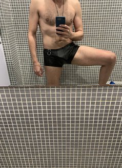 Frank - Acompañantes masculino in Dubai Photo 1 of 5