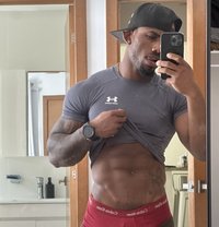Frank - Male companion in Nairobi