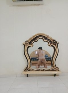 Frank - masseuse in Muscat Photo 7 of 9