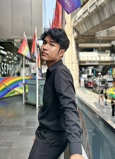 Frankie - Male escort in Bangkok Photo 2 of 6