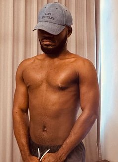 Freaky BBC - Male escort in Dubai Photo 3 of 5