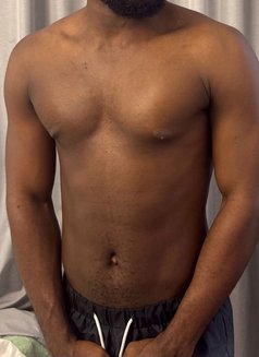 Freaky BBC - Male escort in Dubai Photo 4 of 5