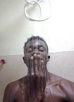 Freddie - masseur in Nairobi Photo 2 of 5