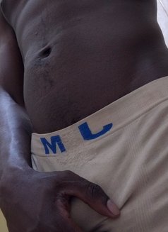 Freddie - masseur in Nairobi Photo 3 of 5