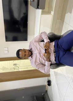 Freddie - masseur in Abuja Photo 4 of 5