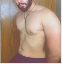 Free massage service - Male escort in Dubai Photo 4 of 4