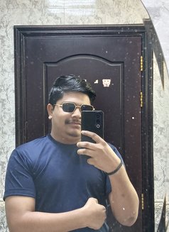 Free Ronny Call Boy - Male escort in Dubai Photo 2 of 11