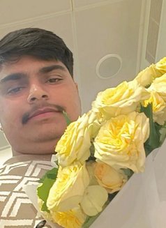 Free Ronny Call Boy - Male escort in Dubai Photo 3 of 11