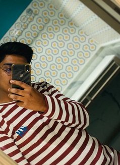 Free Ronny Call Boy - Male escort in Dubai Photo 5 of 11