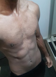 Free Service for Girls and Ladies - Acompañante masculino in Kandy Photo 2 of 4