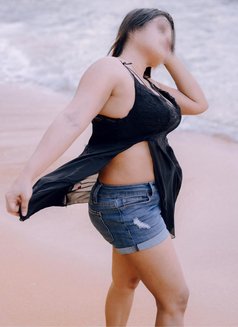 Freelance model likes to meet you - escort in Colombo Photo 6 of 7