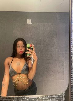 French Tiara - escort in Seoul Photo 4 of 6