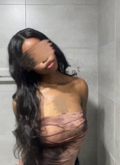 French Tiara - puta in Seoul Photo 7 of 12