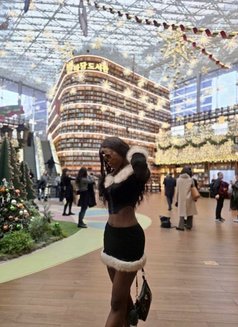 French Tiara - puta in Seoul Photo 9 of 12