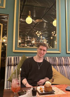 French White Men - Male escort in Paris Photo 13 of 23