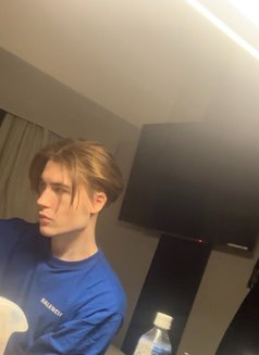 French White Men - Male escort in Paris Photo 21 of 23