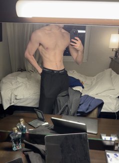 Young French Guy Open-Minded & Discreet - Male escort in Paris Photo 20 of 29