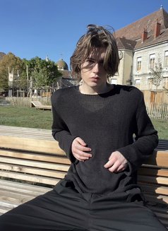 Young French Guy Open-Minded & Discreet - Male escort in Paris Photo 5 of 29