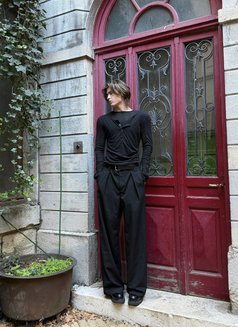 Young French Guy Open-Minded & Discreet - Male escort in Paris Photo 22 of 29