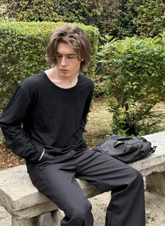 Young French Guy Open-Minded & Discreet - Male escort in Paris Photo 1 of 29