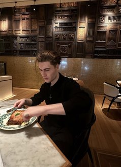 Young French Guy Open-Minded & Discreet - Male escort in Paris Photo 26 of 29