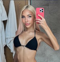 Fresh and Sexy 🇺🇸🇹🇭 Cara - puta in Bangkok Photo 1 of 11