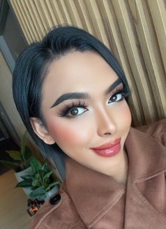 Freshy - Transsexual escort in Abu Dhabi Photo 2 of 14