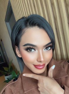 Freshy - Transsexual escort in Abu Dhabi Photo 4 of 14