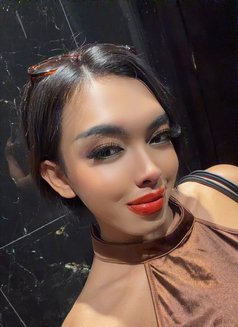 Freshy - Transsexual escort in Abu Dhabi Photo 6 of 14