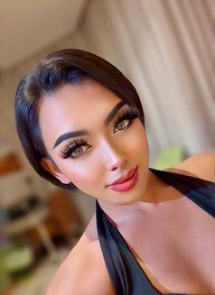 Freshy - Transsexual escort in Abu Dhabi Photo 12 of 14