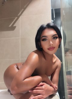 Freshy - Transsexual escort in Abu Dhabi Photo 19 of 20