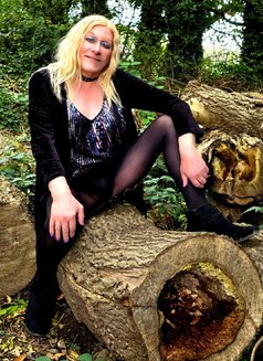 Freydis - Transsexual adult performer in Wirral Photo 2 of 12