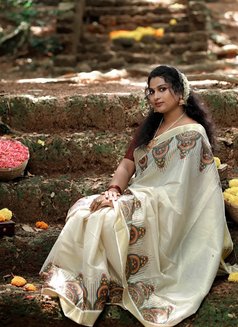 Friendly Shemale Companion - Transsexual escort in Kochi Photo 4 of 11