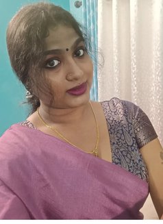 Friendly Shemale Companion - Transsexual escort in Kochi Photo 5 of 11