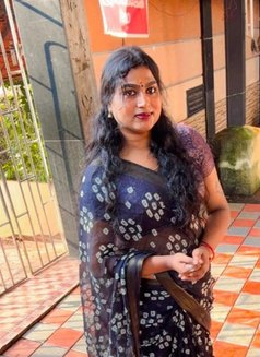 Friendly Shemale Companion - Transsexual escort in Kochi Photo 10 of 11