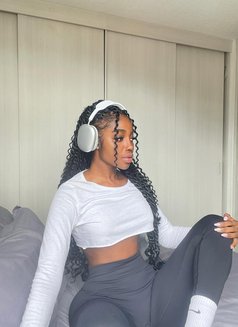 Crazy bitch - puta in Noida Photo 2 of 8