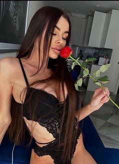 Fulfill One of Your Deepest Desires! De - escort agency in Frankfurt Photo 4 of 5