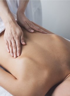 Full Body Oil Massage for Ladies Only - masseur in Dubai Photo 1 of 2