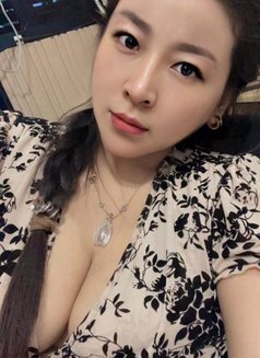 Full service - escort in Al Manama Photo 2 of 3