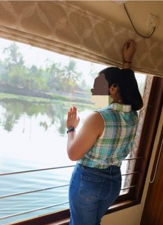 Full service independently and webcam - escort in Kochi Photo 1 of 2