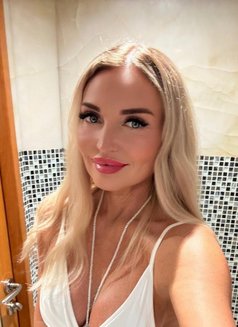 Best Service HERE Independent - escort in Dubai Photo 3 of 3