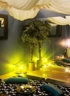 Full Spa Tantric Massage - masseuse in Lisbon Photo 1 of 14