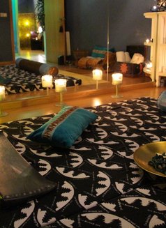 Full Spa Tantric Massage - masseuse in Lisbon Photo 5 of 14